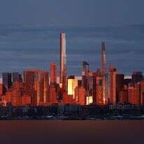 ג'רזי סיטי, מגדל סנטרל פארק ומגדל סטיינווי לאורך שורת המיליארדרים בניו יורק. | גארי הרשורן/Getty Images