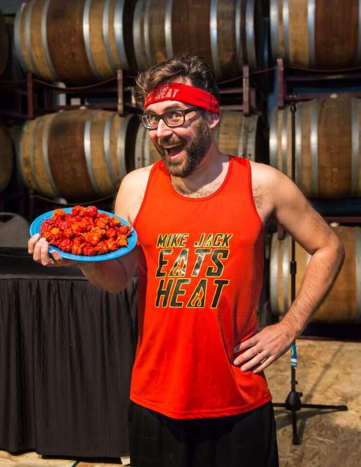 מייק ג'ק במהלך אירוע שבירת שיא הגינס. | Monique Wiendels, הוושינגטון פוסט