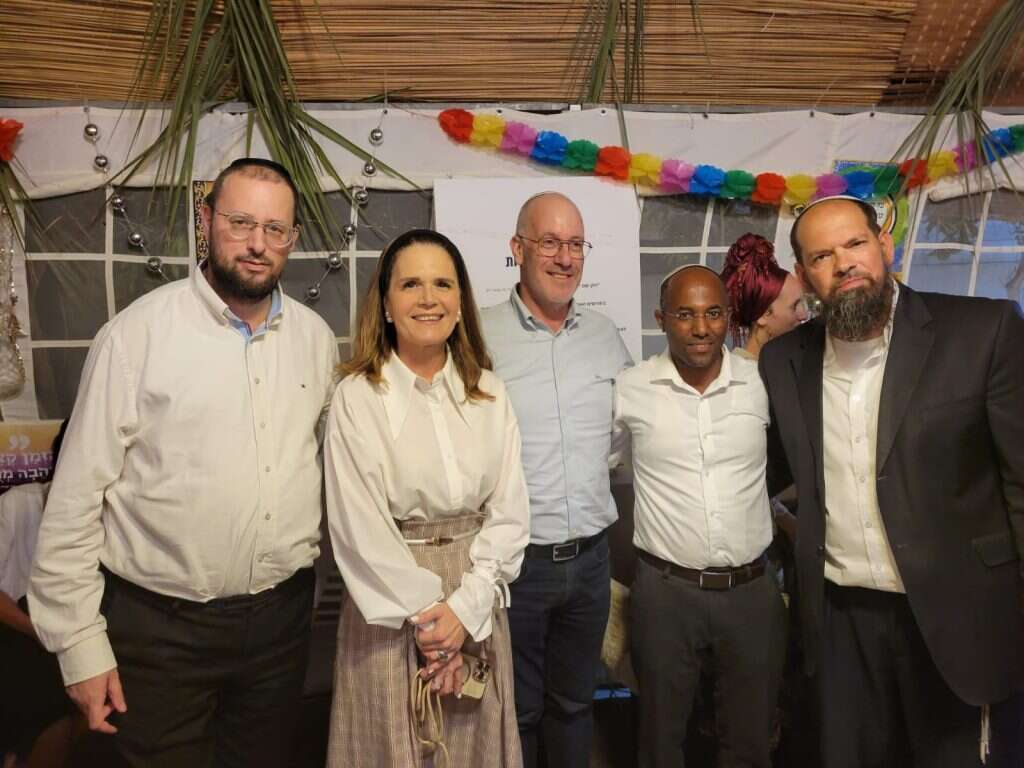 סוכת שלום לשיח והידברות. | קובי דהן, תקשורת סגנית שר האוצר