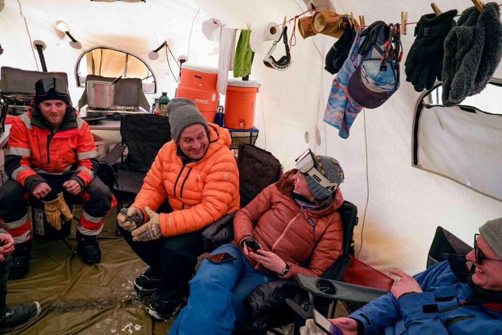 יורג שייפר )שני משמאל( עם אלי באלטר־קנדי. | בוני ג'ו מאונט, הוושינגטון פוסט