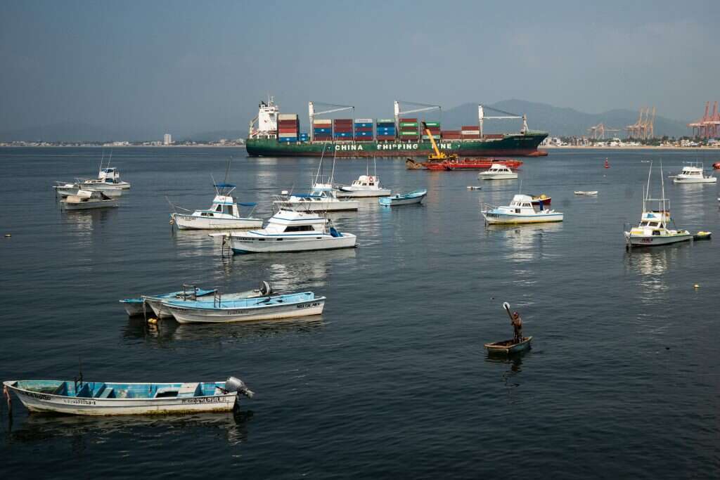 ספינת משא מסין מגיעה לנמל מנזניו. | סלוואן ג'ורג'ס, הוושינגטון פוסט