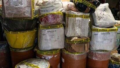 אריזות של סמים שנתפסו, במשרדי התובע הכללי של מקסיקו. | סלוואן ג'ורג'ס, הוושינגטון פוסט