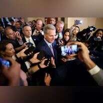 סכין בגב. מקארתי אחרי ההפסד בהצבעה שהדיחה אותו מראשות בית הנבחרים. | גטי אימג'ס