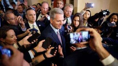 סכין בגב. מקארתי אחרי ההפסד בהצבעה שהדיחה אותו מראשות בית הנבחרים. | גטי אימג'ס