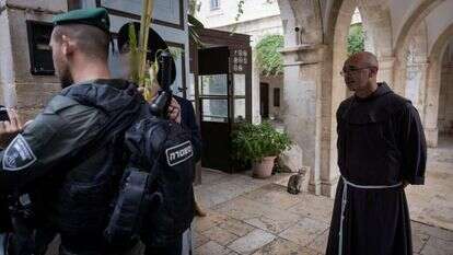 שוטרי מג"ב מאבטחים נוצרים בירושלים, השבוע. | חיים גולדברג, פלאש 90