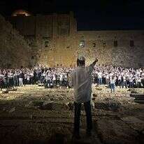 כ-800 לויים התכנסו על מדרגות שערי חולדה בואכה הר הבית לשירת פסוקי תהילים. | דור פזואלו