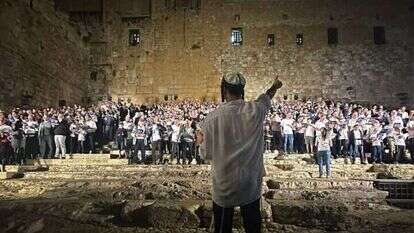 כ-800 לויים התכנסו על מדרגות שערי חולדה בואכה הר הבית לשירת פסוקי תהילים. | דור פזואלו