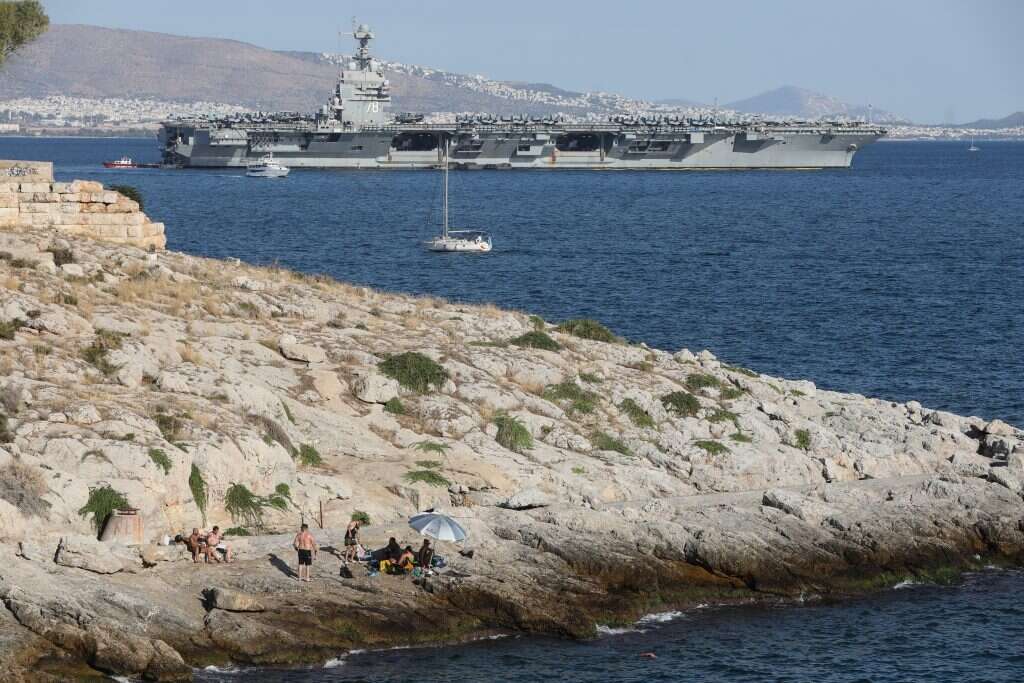 נושאת המטוסים הגדולה בעולם, USS ג'רלד פורד עוגנת בחופי יוון, בדרכה לישראל. | AFP