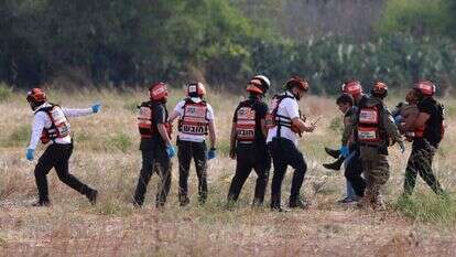 צוותי הצלה בעוטף עזה, בשבת. | AFP