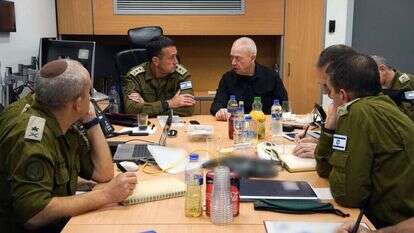 שר הביטחון והרמטכ"ל בהערכת מצב. | אריאל חרמוני, משרד הביטחון