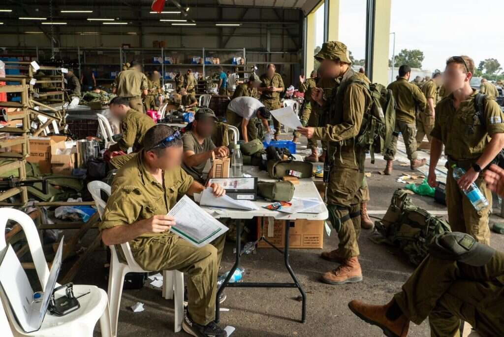מאות אלפים התגייסו למערך המילואים. | דובר צה"ל