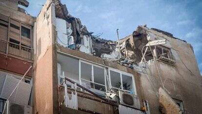 בניין שנהרס אמש מפגיעה ישירה של רקטה שנורתה מעזה. תל אביב. | אבשלום ששוני, פלאש 90