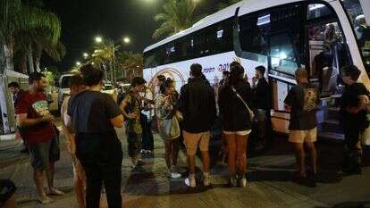 פינוי תושבים מעוטף עזה, | AFP