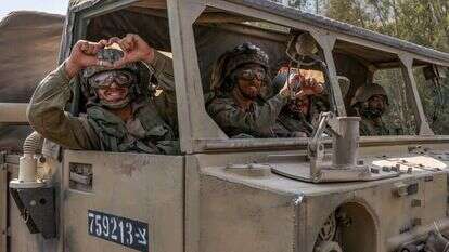 חיילים בדרך ללחימה, | AFP