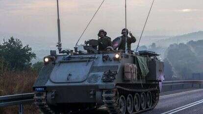 שינוע כוחות שיריון לגבול לבנון. | AFP