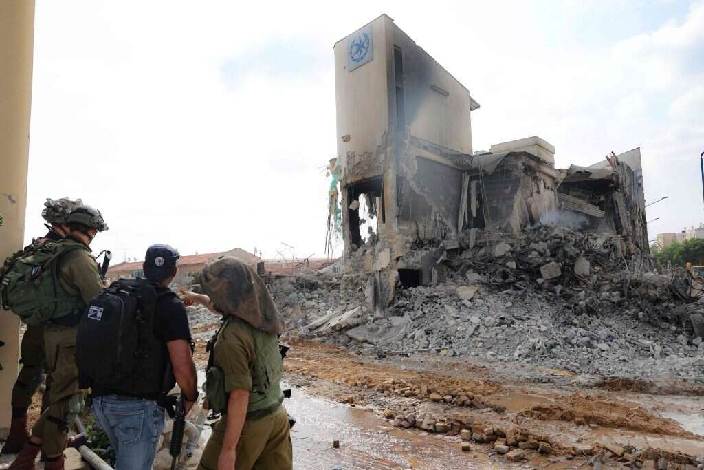 תחנת המשטרה ההרוסה בעיר שדרות, הבוקר. | AFP תחנת המשטרה ההרוסה בעיר שדרות, הבוקר. | AFP