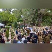 ארונו של יאנג מובל לחלקת קברו בהר הרצל. | שילה פריד