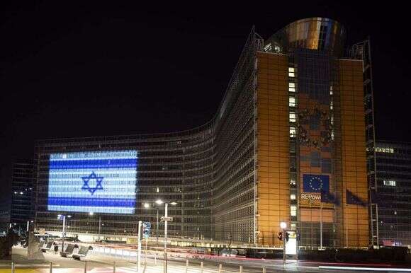 בלגיה - נציבות האיחוד האירופאי מוארת בדגל ישראל. | EPA