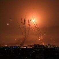 כיפת ברזל מיירטת מטחי רקטות, עם פרוץ המלחמה. | AFP