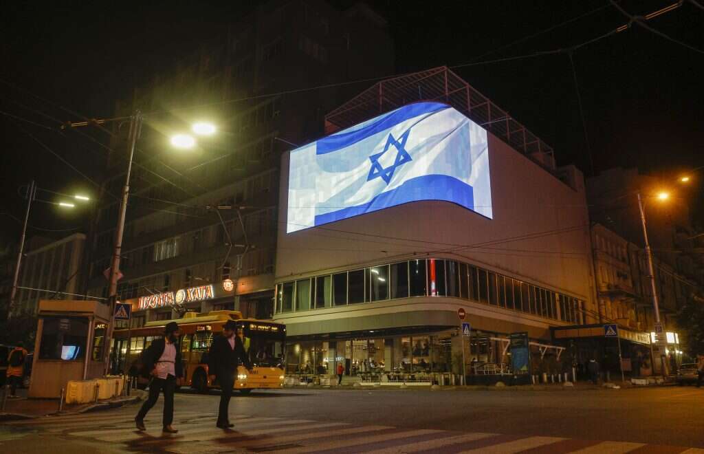 דגל ישראל על בניין בקייב. | EPA