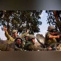 חיילי צה"ל על טנק בגבול רצועת עזה. | חיים גולדברג, פלאש 90