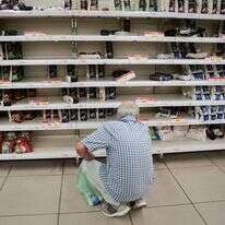 אדם מבוגר קונה בסופרמרקט בתלפיות, ירושלים | נועם רבקין פנטון - פלאש 90