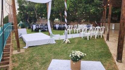 חתונת הזוג מאור וגל פרץ בחצר משפחת זר בנופי פרת. | באדיבות המשפחה חתונת הזוג מאור וגל פרץ בחצר משפחת זר בנופי פרת. | באדיבות המשפחה