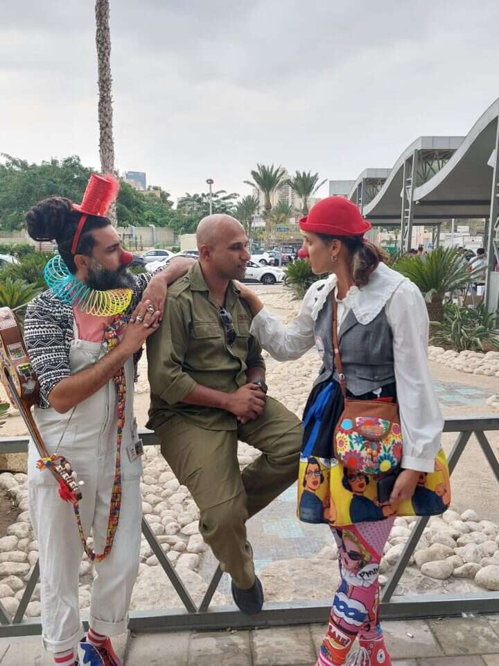 לא באים להצחיק, באים לחזק, | אלישיב רייכנר