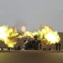 תקיפת ארטילרית ברצועת עזה. | EPA תקיפת ארטילרית ברצועת עזה. | EPA