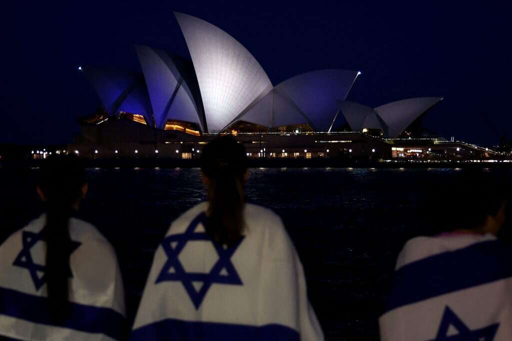 בית האופרה מואר בצבעי הדגל. | AFP