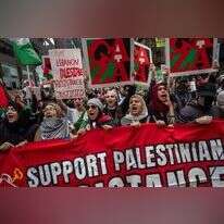 מפגינים בניו-יורק מביעים תמיכה במעשי הזוועה של חמאס. | AFP