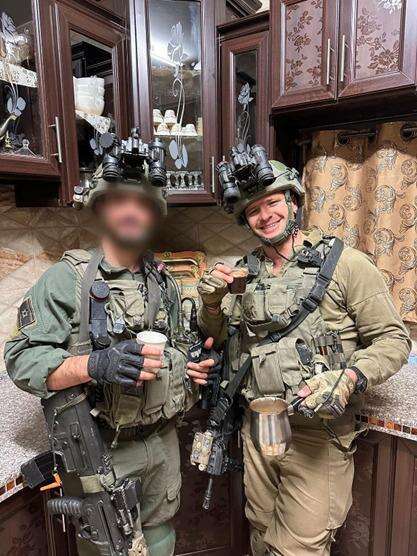 סמ״ר י׳ - לוחם בסיירת הנח״ל. | דו"צ