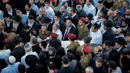 המונים מלווים את החייל בנימין לב ז"ל בירושלים. | נעם ריבקין פנטון/פלאש 90