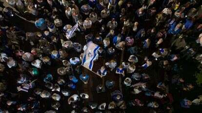 מאות אנשים השתתפו בהפגנת תמיכה בישראל בסאן פאולו. | EPA מאות אנשים השתתפו בהפגנת תמיכה בישראל בסאן פאולו. | EPA