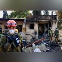 כוחות הביטחון סורקים את כפר עזה אחרי הטבח שבוצע שם. | חיים גולדברג/פלאש 90