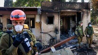 כוחות הביטחון סורקים את כפר עזה אחרי הטבח שבוצע שם. | חיים גולדברג/פלאש 90 כוחות הביטחון סורקים את כפר עזה אחרי הטבח שבוצע שם. | חיים גולדברג/פלאש 90