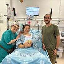 המשפחה המחויכת וליסי המיילדת. | דוברות הדסה עין כרם