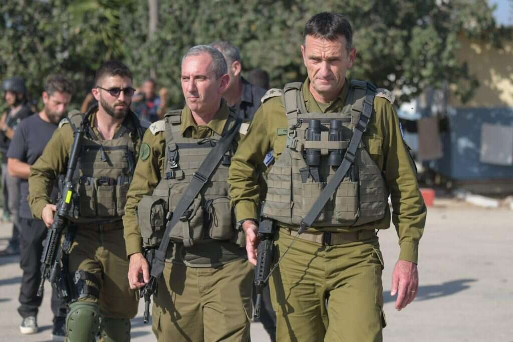 הרמטכ"ל הלוי מגיע להצהרה לתקשורת, בעוטף עזה. | דו"צ הרמטכ"ל הלוי מגיע להצהרה לתקשורת, בעוטף עזה. | דו"צ