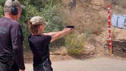 פנינה גפן במטווח