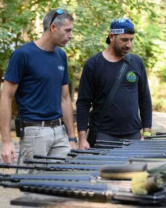 חלוקת נשקים לכיתות כוננות. | איל מרגולין, פלאש 90 חלוקת נשקים לכיתות כוננות. | איל מרגולין, פלאש 90