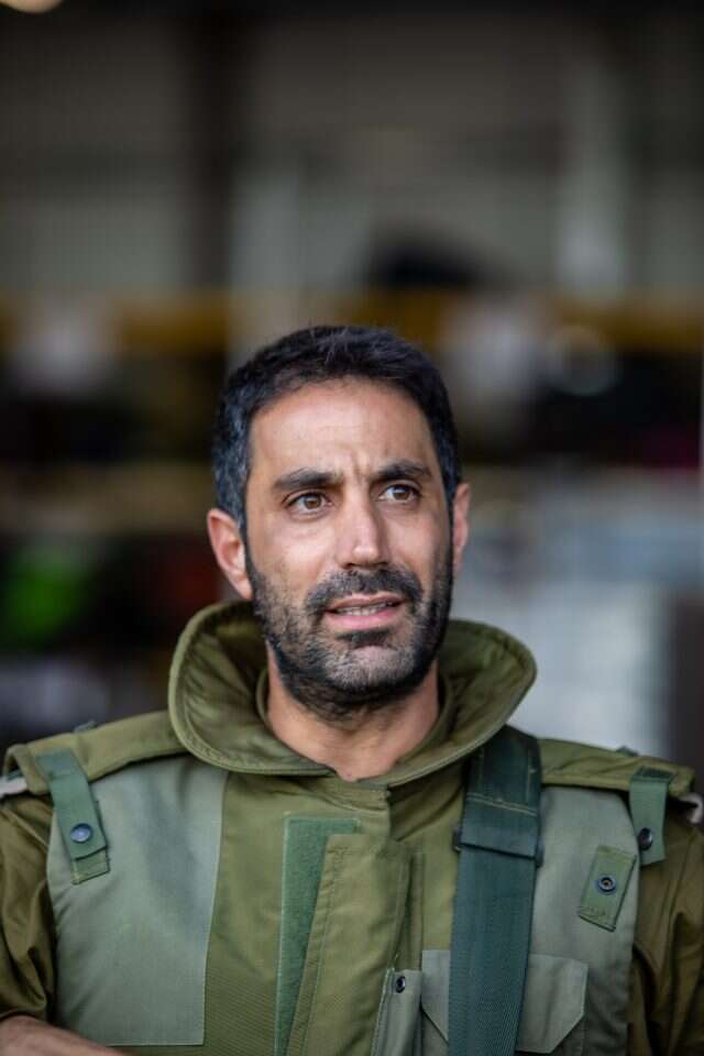 סא"ל עמי שרת, קצין הלוגיסטיקה של אוגדה 98. | אריק סולטן