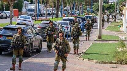 חיילים ברחובות העיר שדרות. | יוסי זמיר, פלאש 90