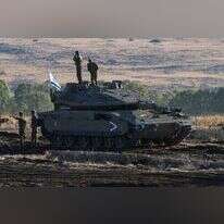 חיילי צה"ל בטנקים בגבול לבנון, אוקטובר 2023 | EPA