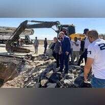 ראש ממשלת סוריה בוחן את נזקי התקיפה בשדה התעופה בדמשק, בשבוע שעבר. | AFP ראש ממשלת סוריה בוחן את נזקי התקיפה בשדה התעופה בדמשק, בשבוע שעבר. | AFP