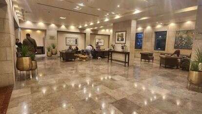 מלון "דן פנורמה", המארח המארח את הניצולים ממושב יכיני