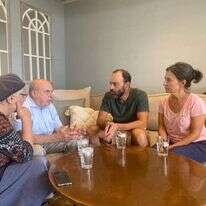 הוריו של החטוף הרש גולדברג-פולין, במפגש עם נתן ואביטל שרנסקי