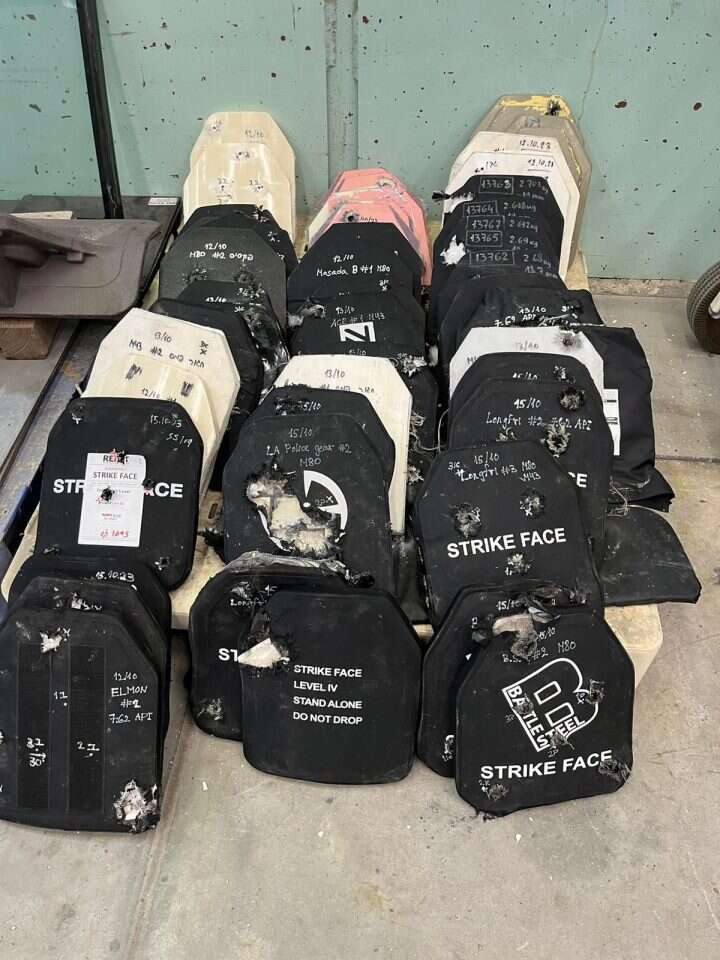 אפודים קרמיים שנתרמו לחיילי צה"ל והתגלו כפגומים ומסכני חיים. | אגף דוברות וקשרי ציבור במשרד הביטחון