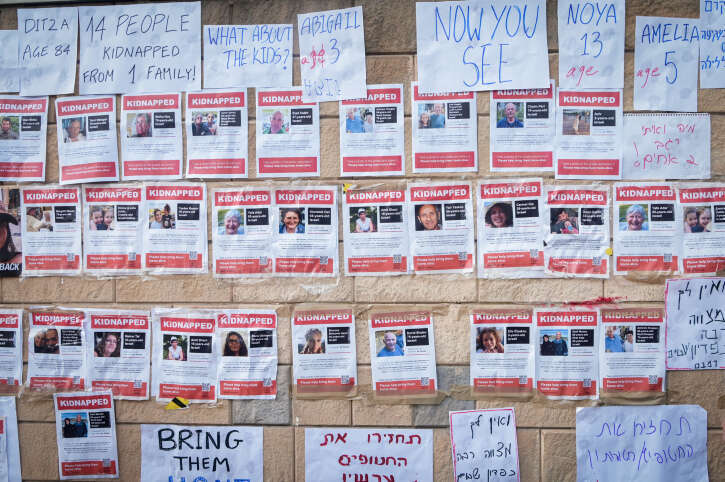 הפגנה של משפחות החטופים מחוץ למשרד הביטחון. | אבשלום ששוני, פלאש 90