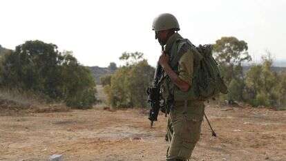 חייל בסיור בגבול רצועת עזה. | EPA