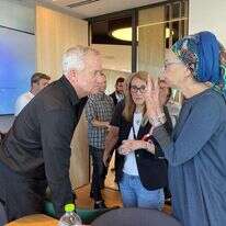 גנץ במפגש עם משפחות השבויים בעזה. | מטה משפחות החטופים והנעדרים